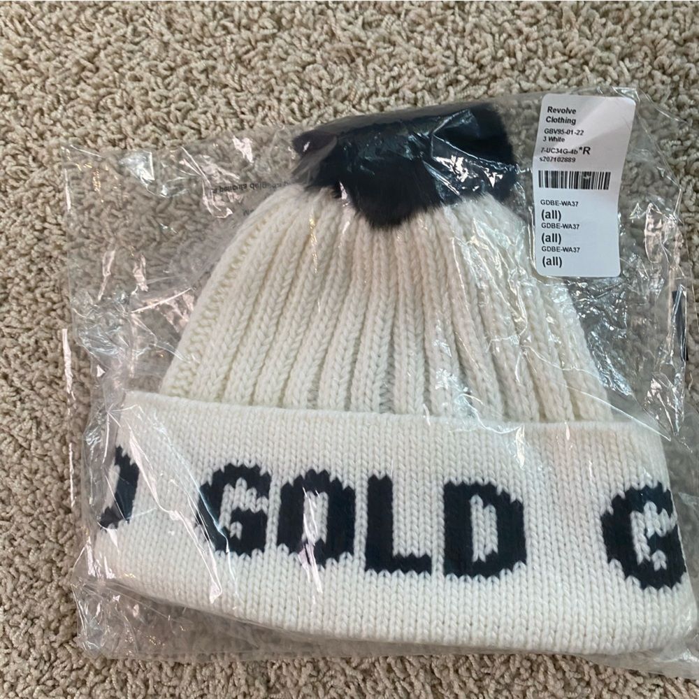 Goldbergh Ski Faux Fur Beanie Hat White Black Logo NWT Hodd - Picture 2 of 2